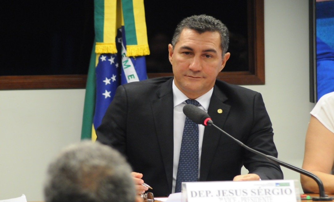 Jesus Sérgio solicita Audiência Pública para esclarecer possível taxação de energia solar pela Aneel 